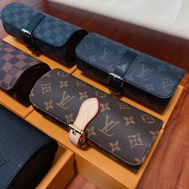 Louis Vuitton Watches Roll-up watch storage case with buckle closure product detail image 3