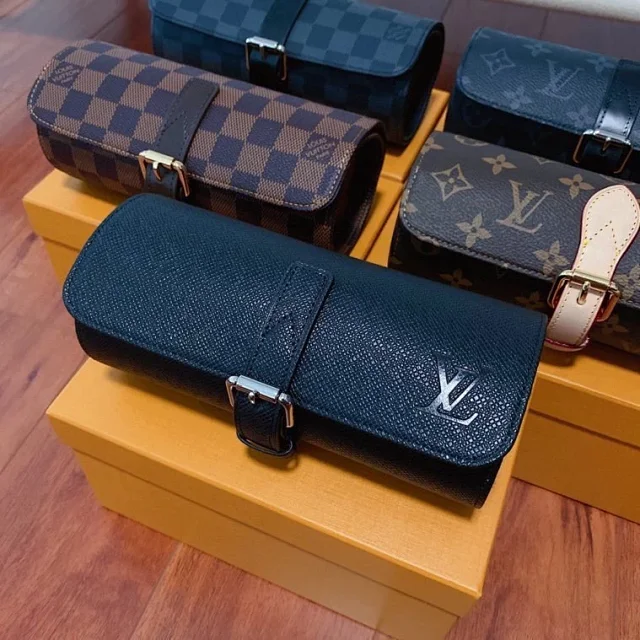 Louis Vuitton Watches Roll-up watch storage case with buckle closure product detail image 2
