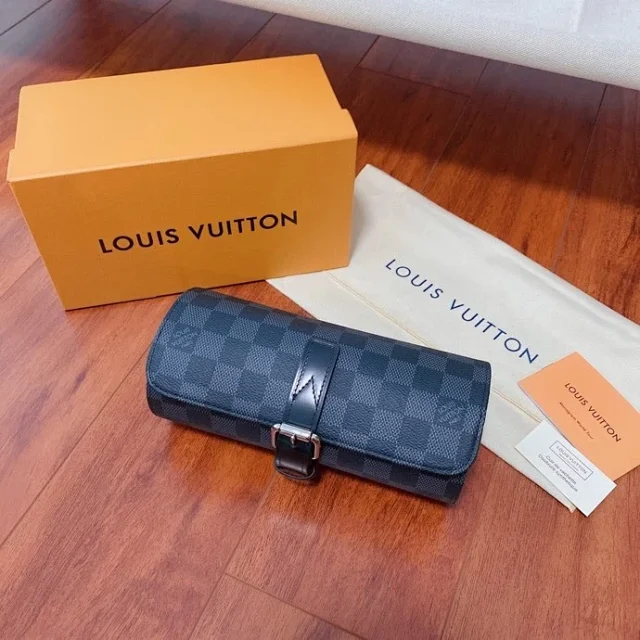 Louis Vuitton Watches Roll-up watch storage case with buckle closure product detail image 5