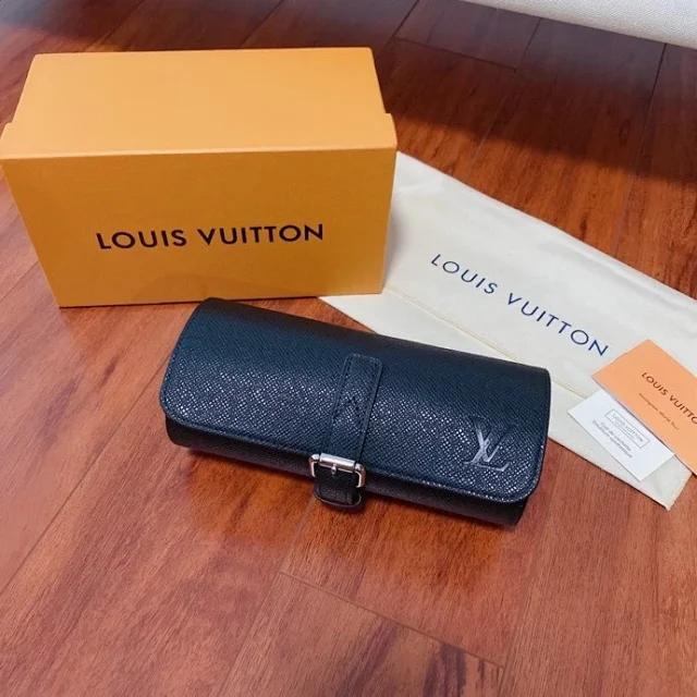 Louis Vuitton Watches Roll-up watch storage case with buckle closure product detail image 9