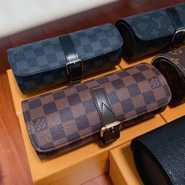 Louis Vuitton Watches Roll-up watch storage case with buckle closure product detail image 4