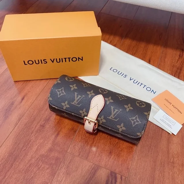 Louis Vuitton Watches Roll-up watch storage case with buckle closure product detail image 6