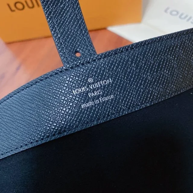Louis Vuitton Watches Roll-up watch storage case with buckle closure product detail image 15