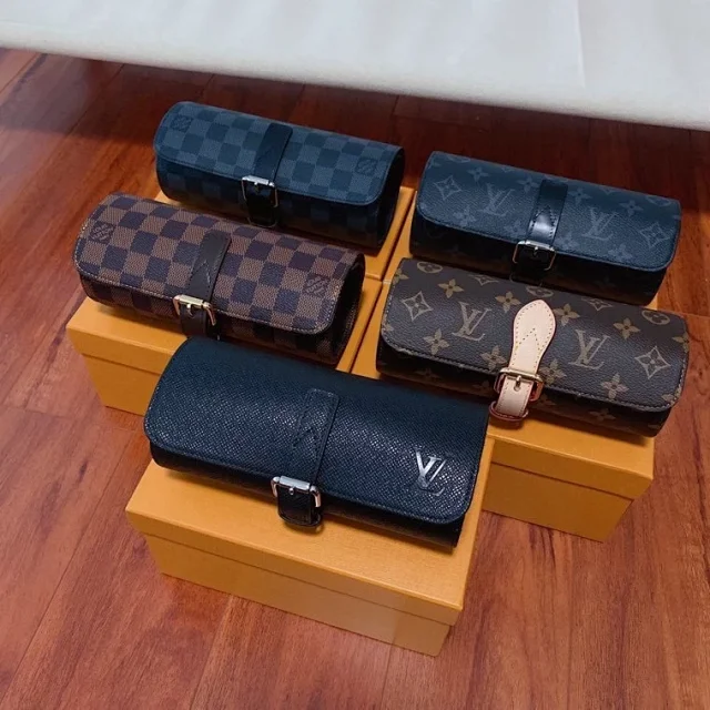 Louis Vuitton Watches Roll-up watch storage case with buckle closure product detail image 1