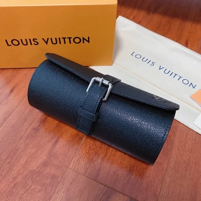 Louis Vuitton Watches Roll-up watch storage case with buckle closure product detail image 10