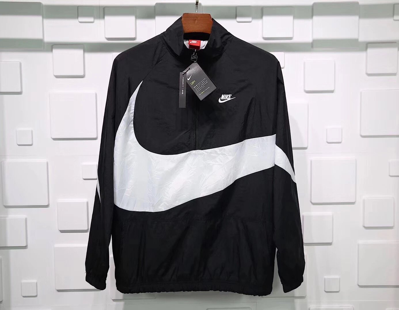 Nike Big Swoosh Woven Windbreaker