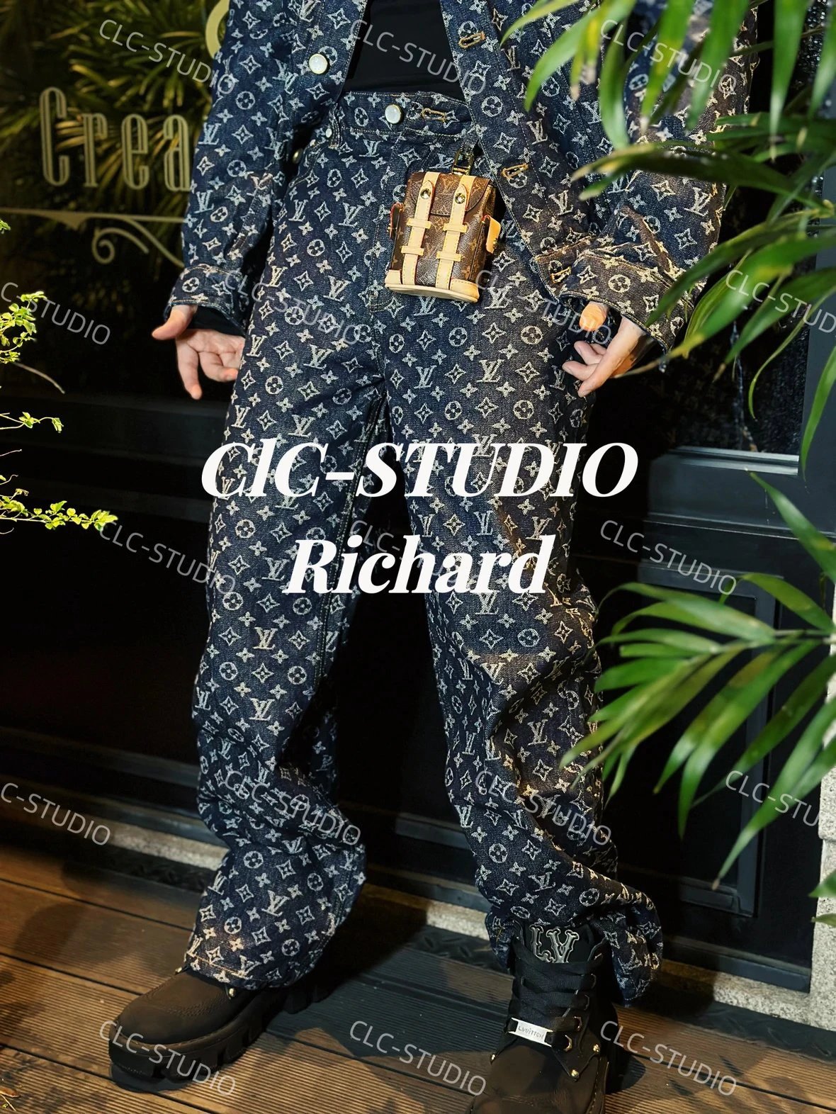 Louis Vuitton V Pharrell DL.2 Monogra Logo