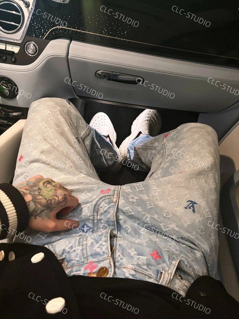 V Pharrell X Tyler Monogra