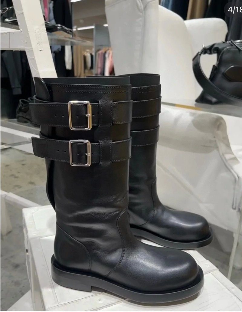 Ann Demeulemeester24
