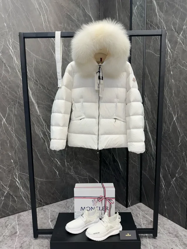 Moncler Down Jackets Belted fur-trim hood puffer jacket product detail image 18