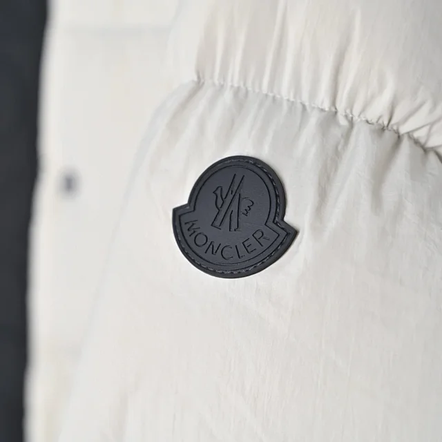 Moncler Down Jackets Madeira hooded puffer jacket product detail image 13
