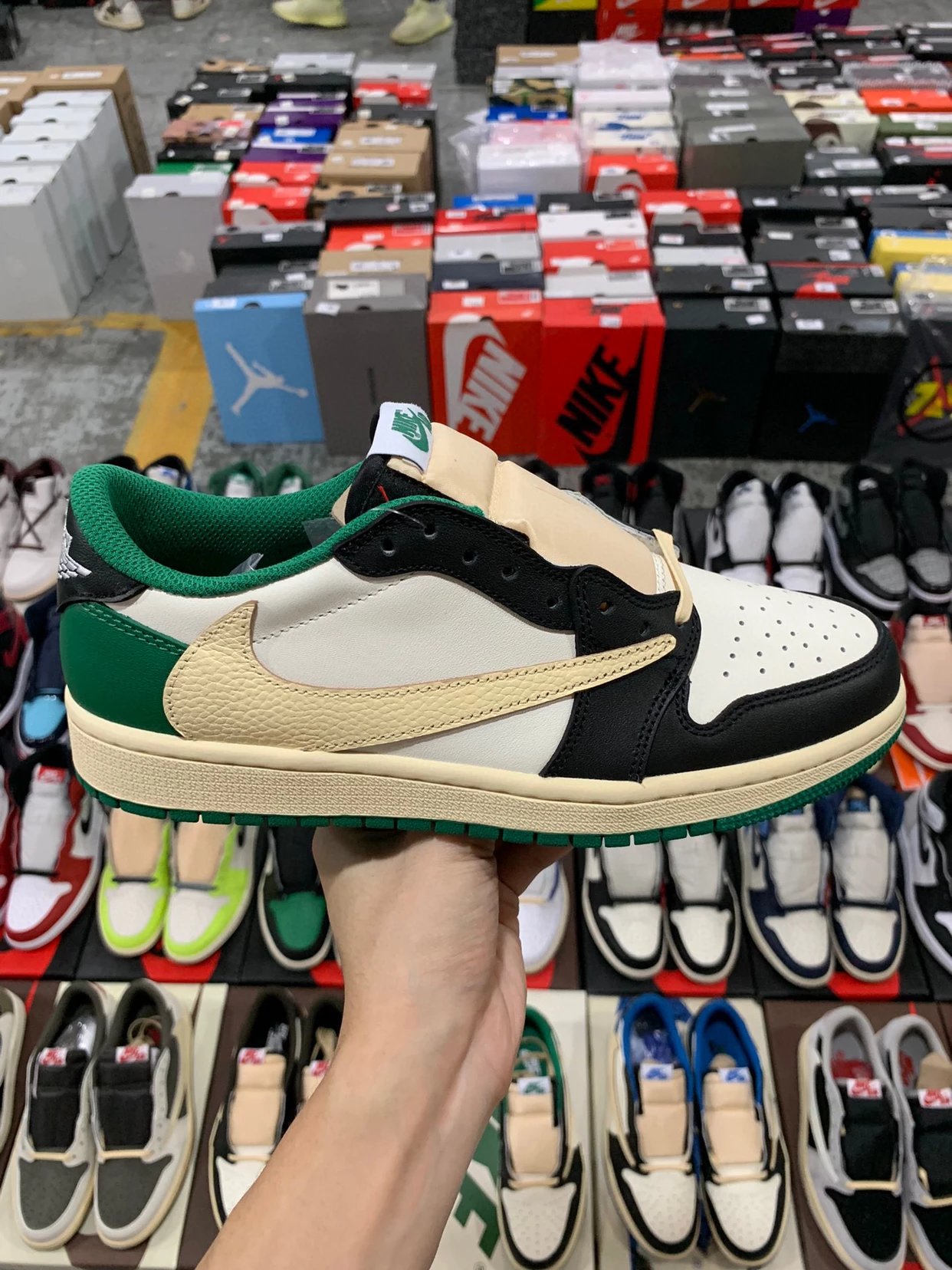 Travis Scott Air Jordan 1 Low Sneakers