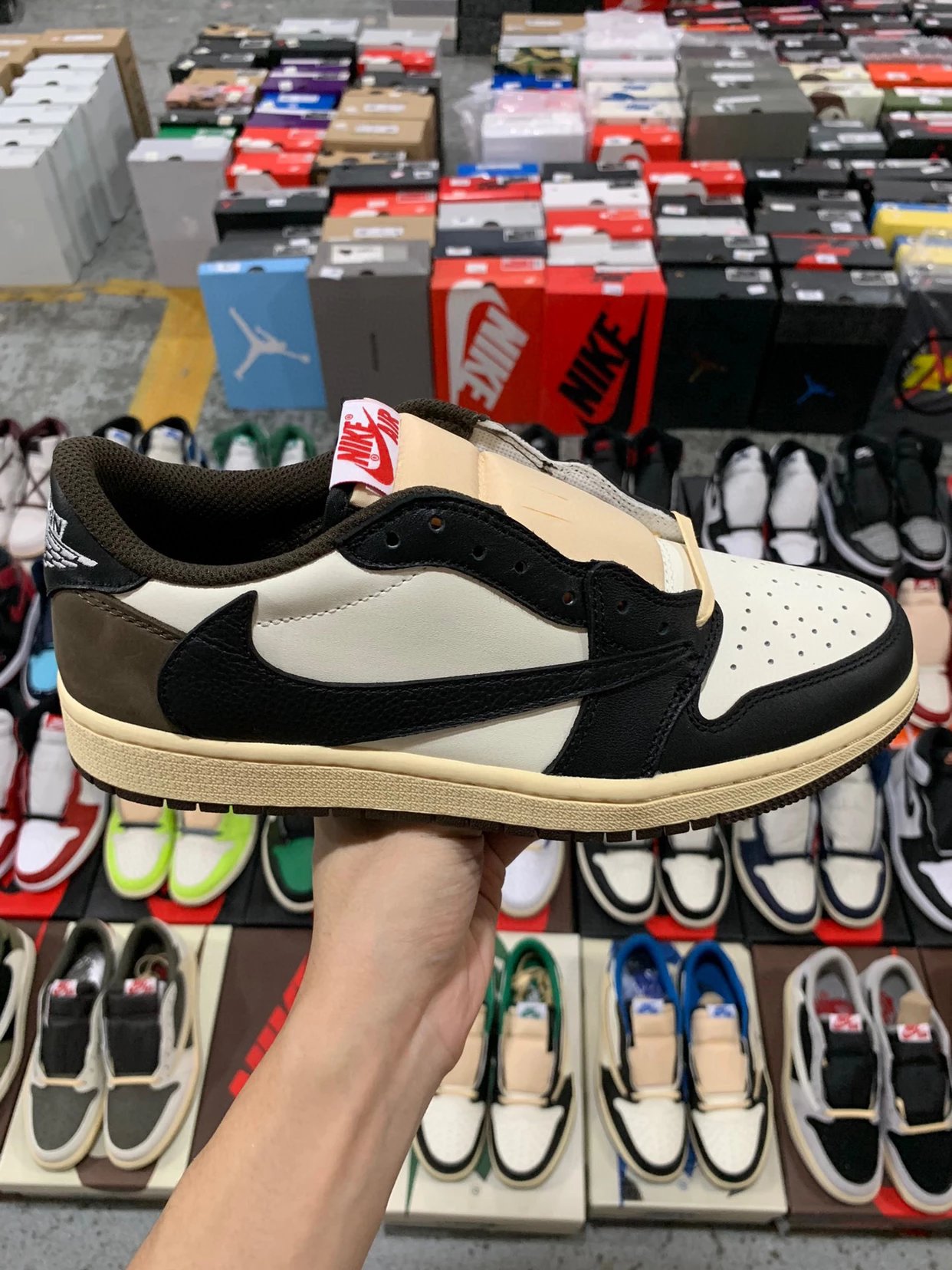 Travis Scott x Air Jordan 1 Low Sneakers