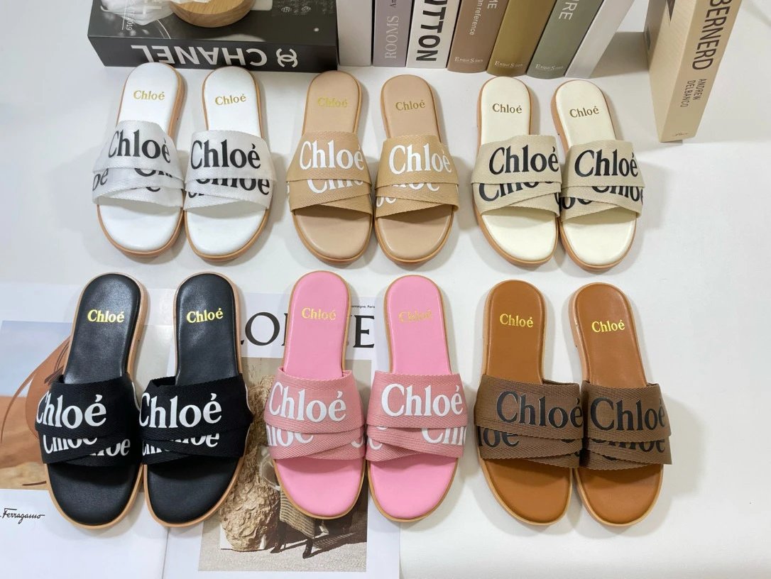 Chloé Woody Logo Slides