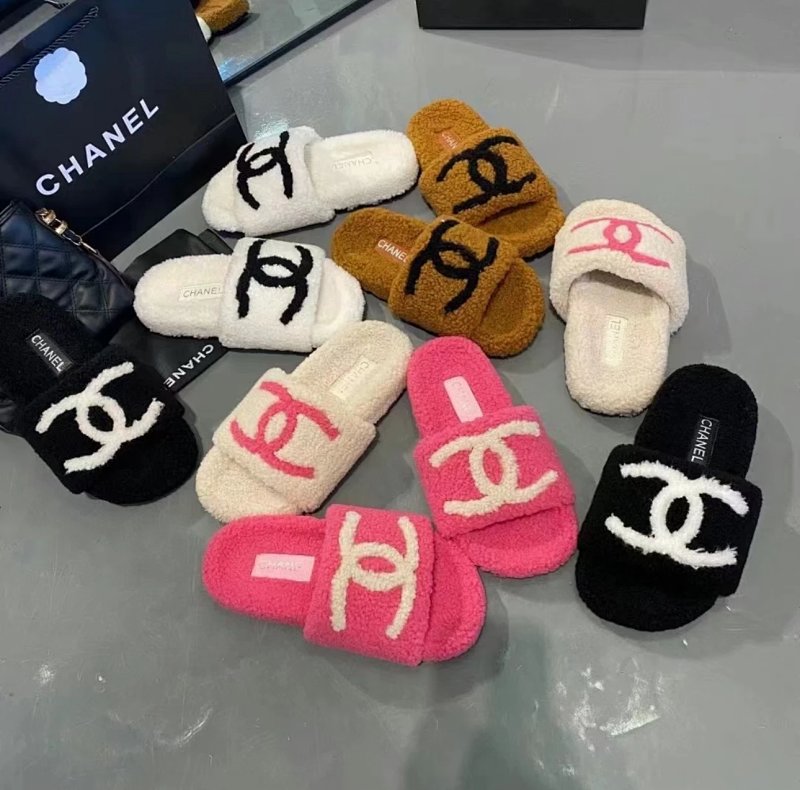 Chanel slides