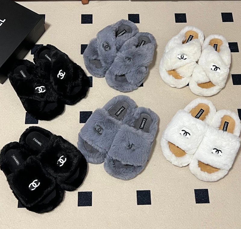 Chanel slides
