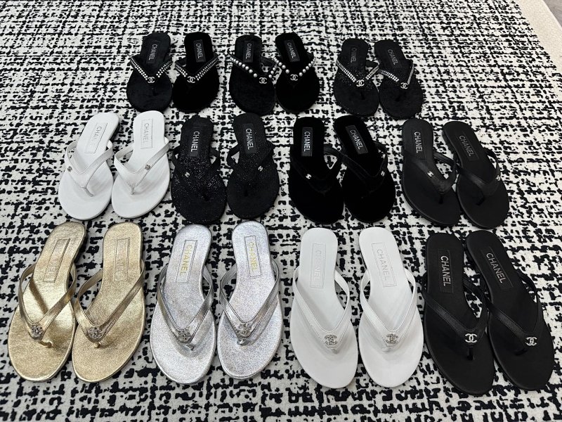 Chanel slides