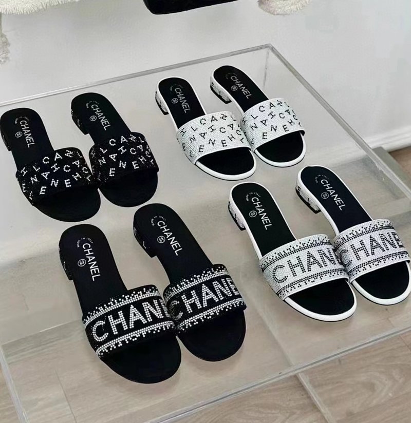 Chanel slides