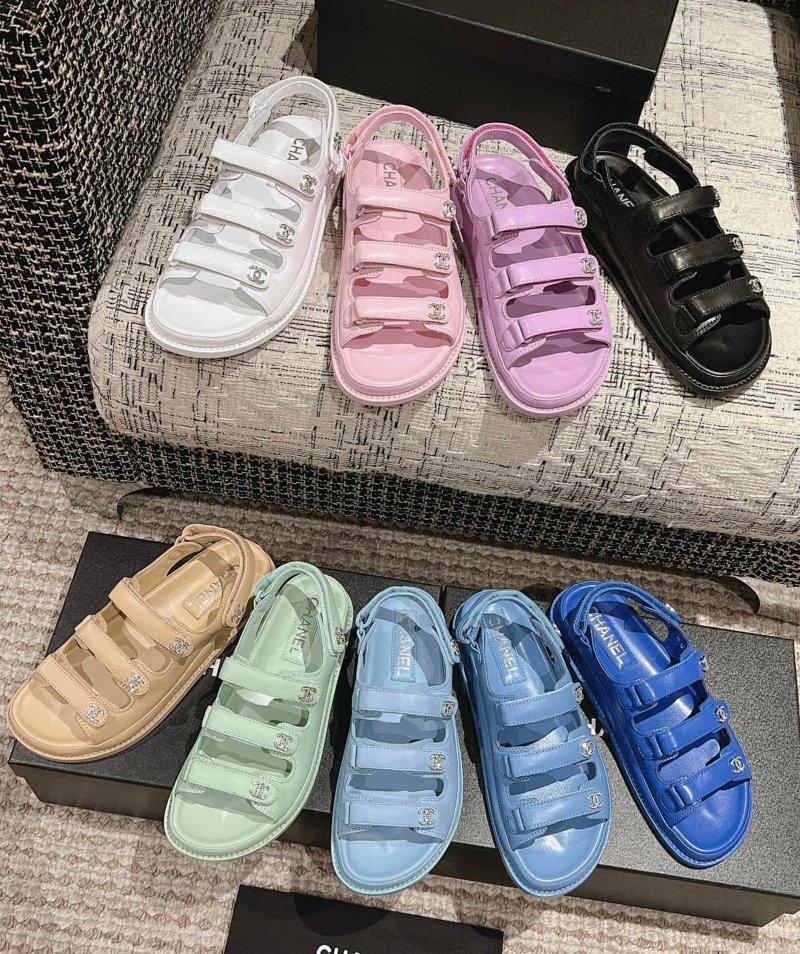 Chanel slides