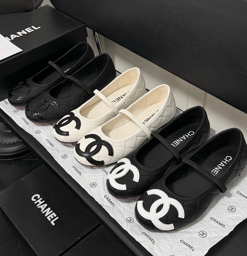 26 Chanel Vintage Logo