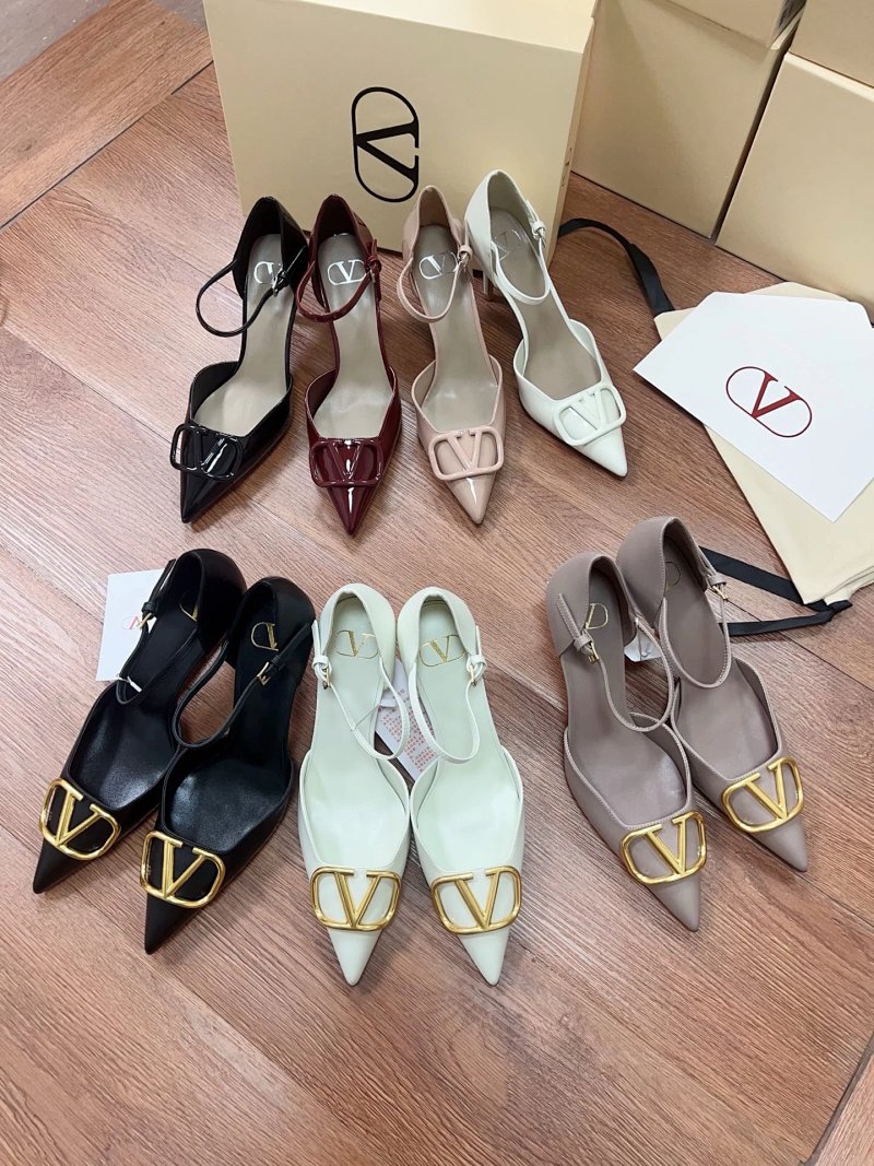 V Valentino V Vlogo Signature V