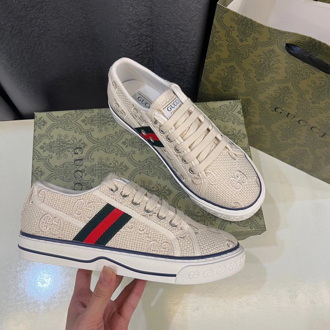 Embroidered rice white