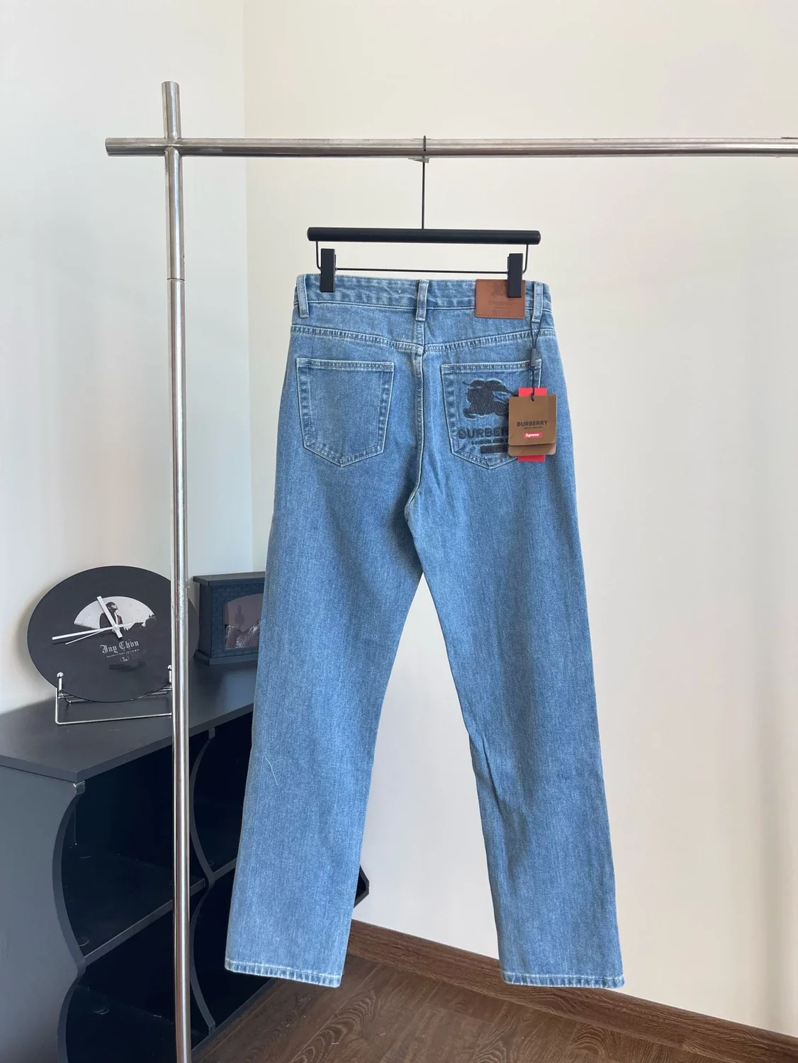Pantalones Burberry x Supreme