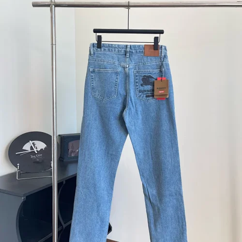 Pantalones Burberry x Supreme