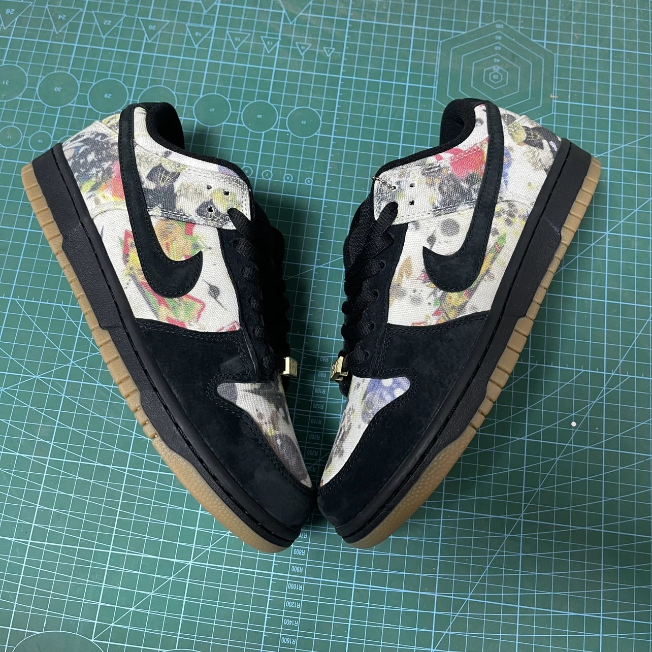 M version. SB Dunk co-branded in black color shipped! Item number: FD8778-001!