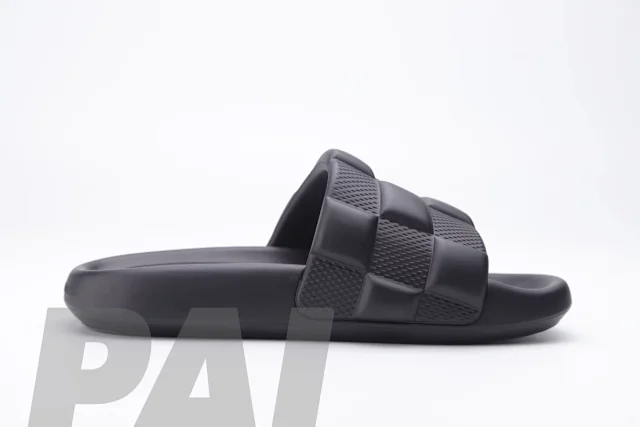 Louis Vuitton Sandals Pool slide mules with monogram strap product detail image 11