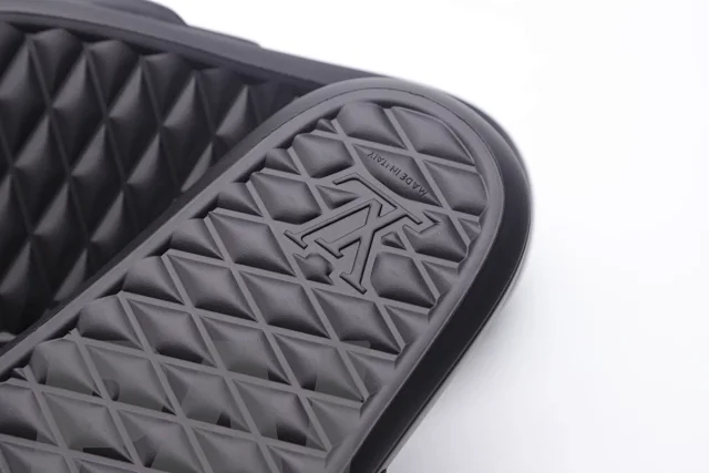 Louis Vuitton Sandals Pool slide mules with monogram strap product detail image 14