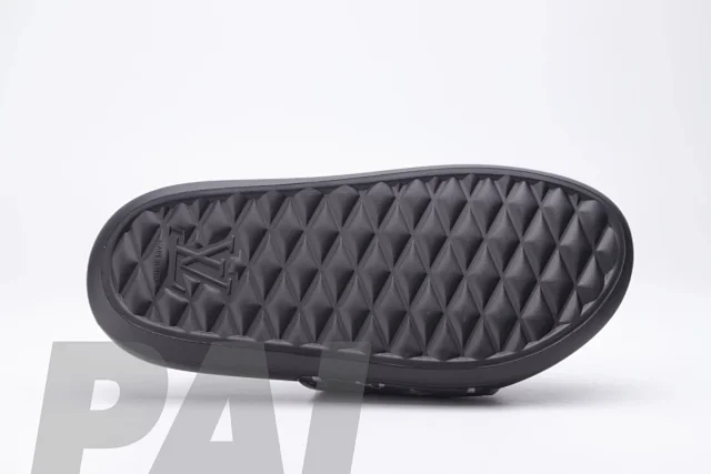 Louis Vuitton Sandals Pool slide mules with monogram strap product detail image 23