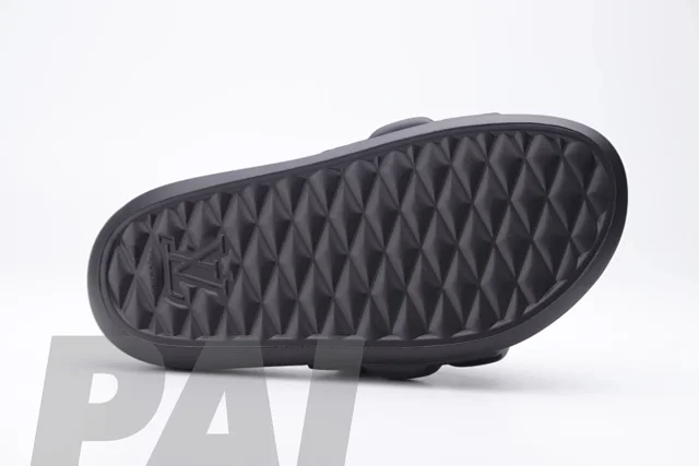 Louis Vuitton Sandals Pool slide mules with monogram strap product detail image 13
