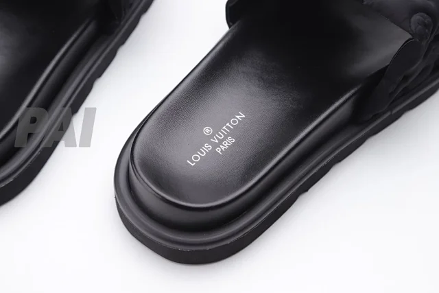 Louis Vuitton Sandals Pool slide mules with monogram strap product detail image 33