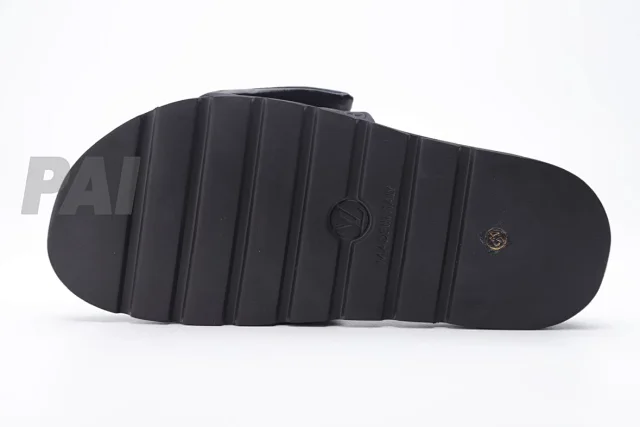 Louis Vuitton Sandals Pool slide mules with monogram strap product detail image 35