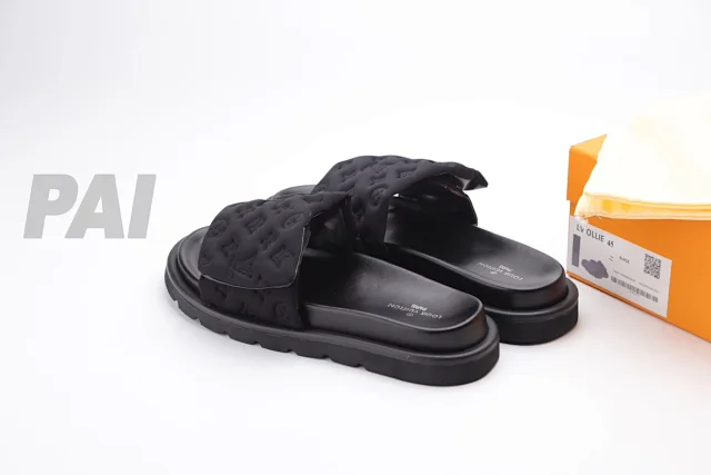 Louis Vuitton Sandals Pool slide mules with monogram strap product detail image 26