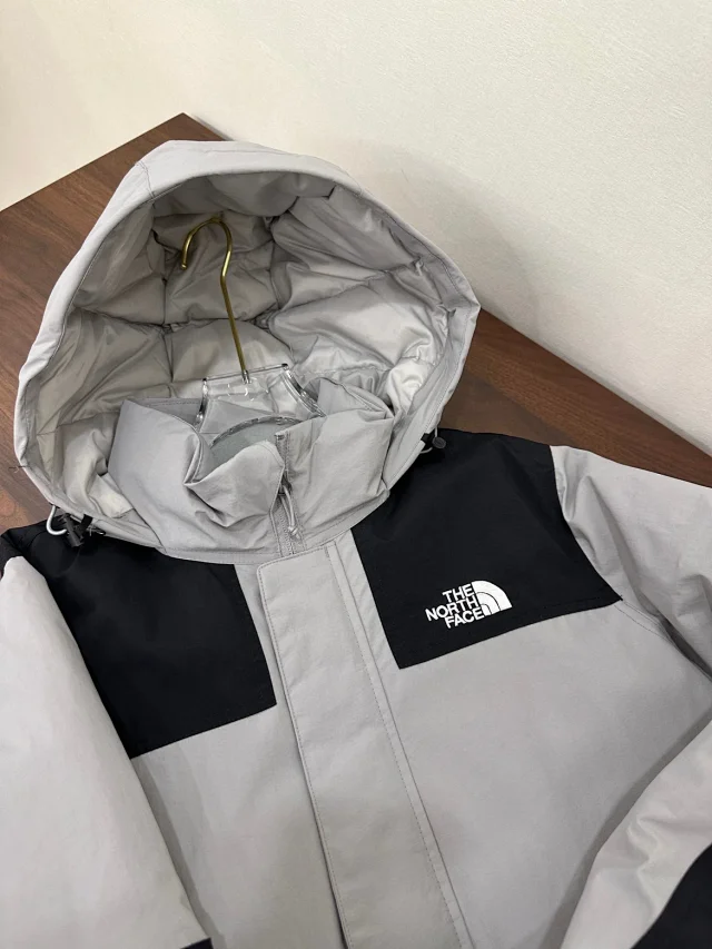 The North Face Down Jackets Hooded jacket with flap pockets product detail image 9