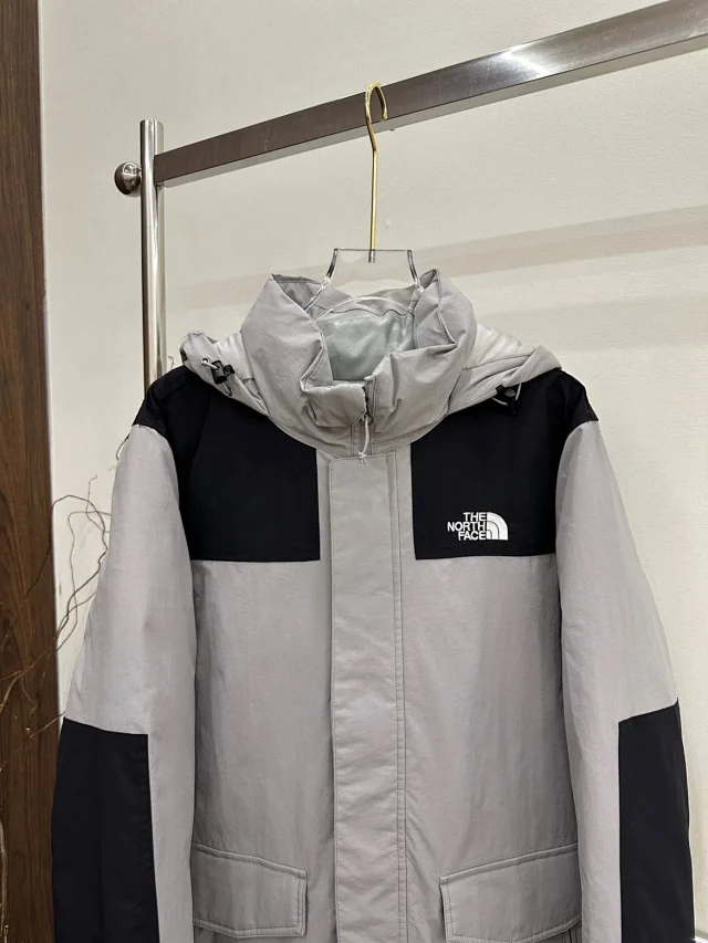 The North Face Down Jackets Hooded jacket with flap pockets product detail image 5