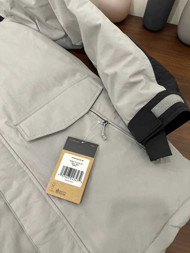 The North Face Down Jackets Hooded jacket with flap pockets product detail image 10