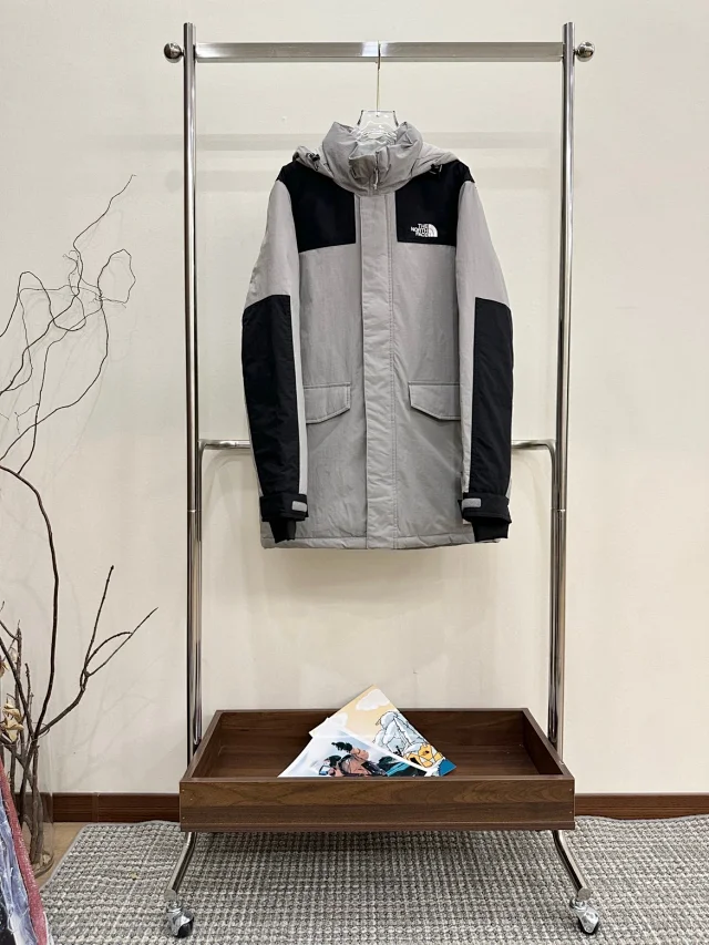 The North Face Down Jackets Hooded jacket with flap pockets product detail image 3