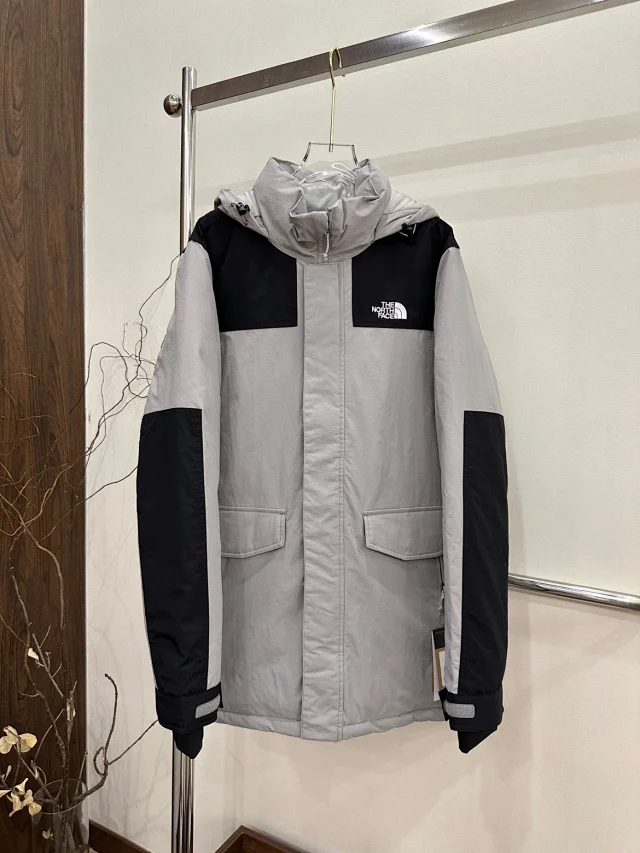The North Face Down Jackets Hooded jacket with flap pockets product detail image 4