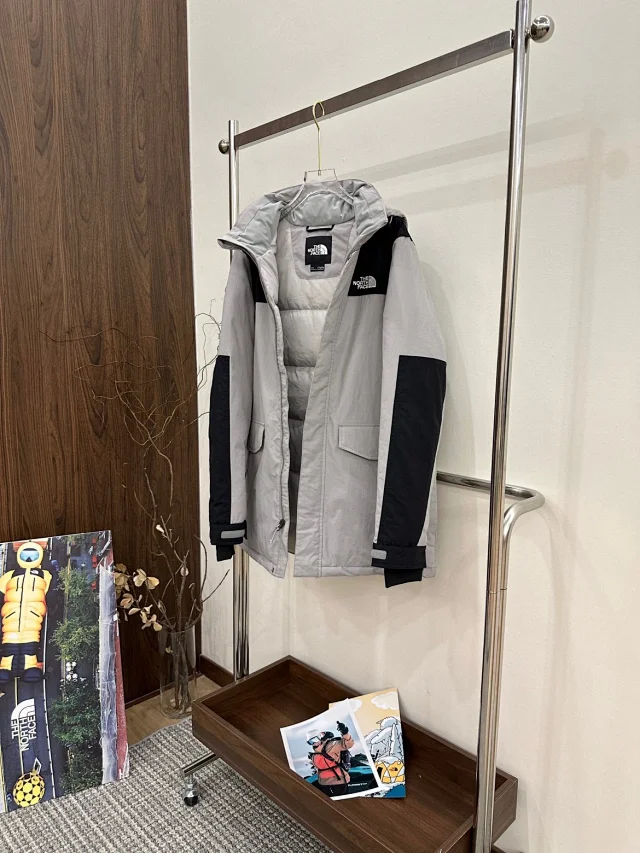 The North Face Down Jackets Hooded jacket with flap pockets product detail image 8