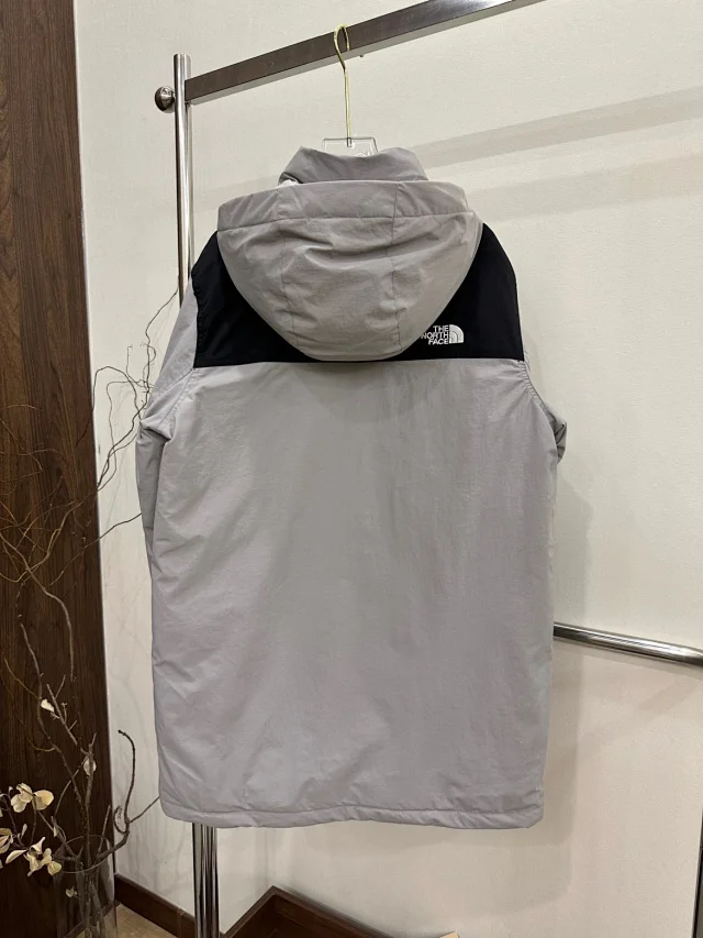 The North Face Down Jackets Hooded jacket with flap pockets product detail image 6