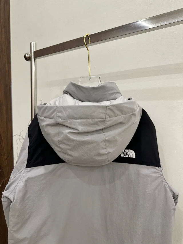 The North Face Down Jackets Hooded jacket with flap pockets product detail image 7
