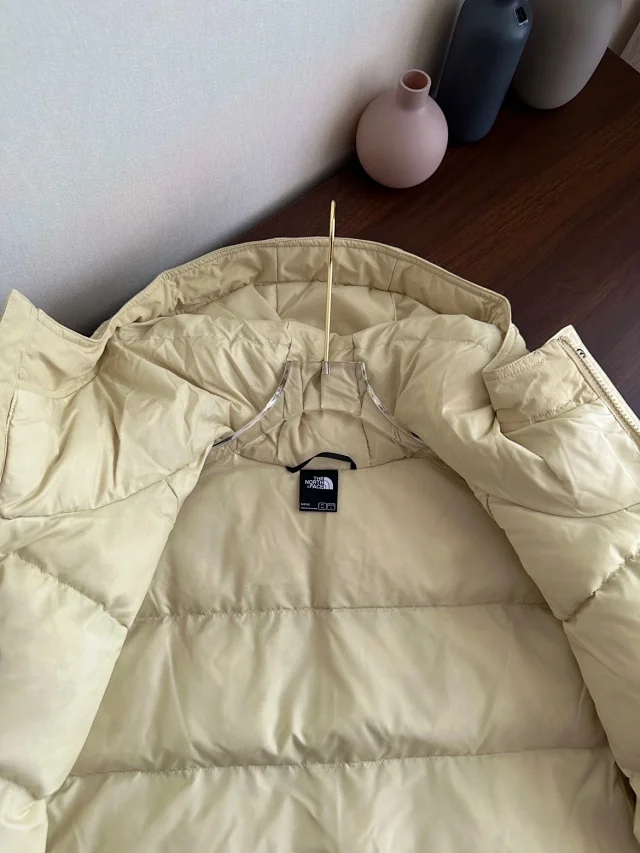 The North Face Down Jackets Hooded jacket with flap pockets product detail image 2
