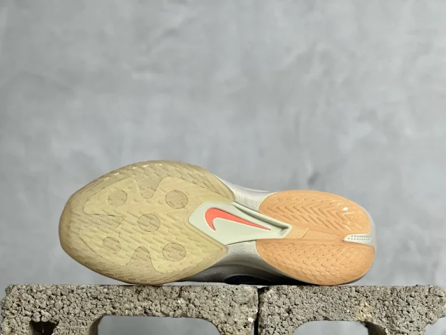 Nike Sneakers GT Cut 3 Basketball Shoes product detail image 2