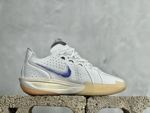 Nike Sneakers GT Cut 3 Basketball Shoes product detail image 1