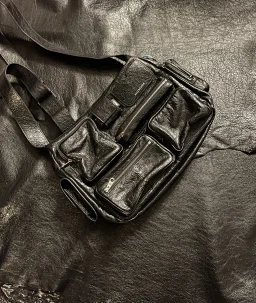 thumbnail for The pre-sale deposit Superbusy messenger bag will be shipped around the end of May