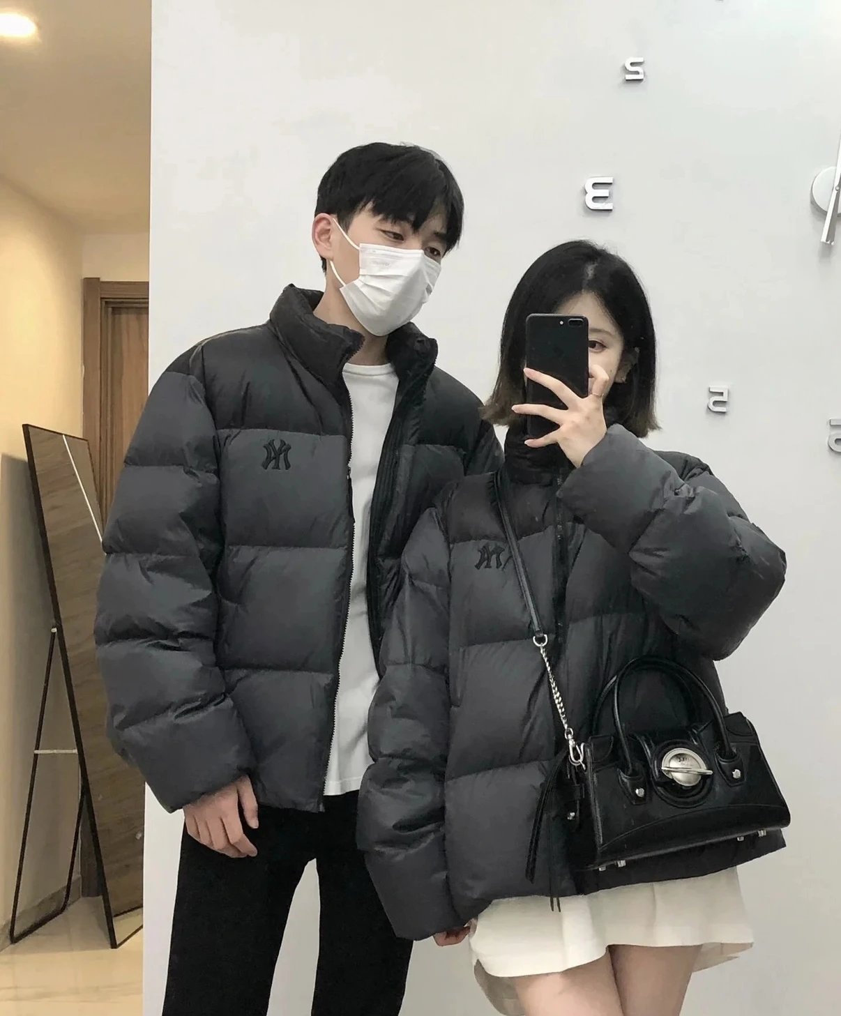 M家 Couple Embroidered Logo Down Jacket