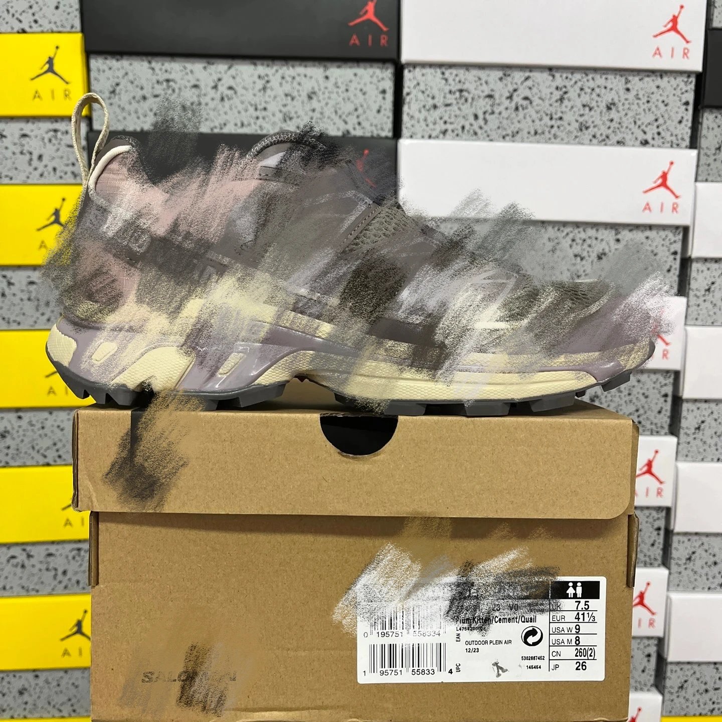 474681 gray brown